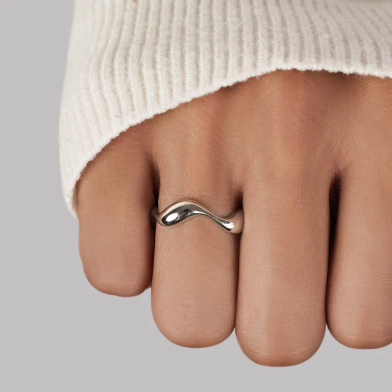 Waves - Minimalist Ring